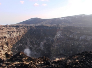 三原山火山口