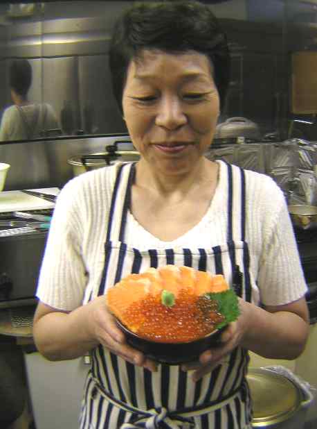 出来立ての親子丼と、たけだのおばちゃん！