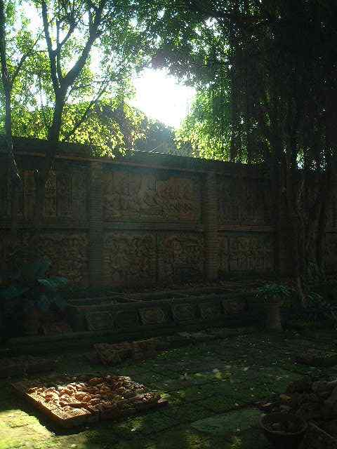 朝のチェンマイ 寺の境内5