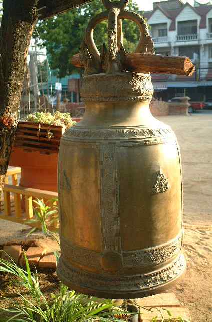 朝のチェンマイ 寺の境内7