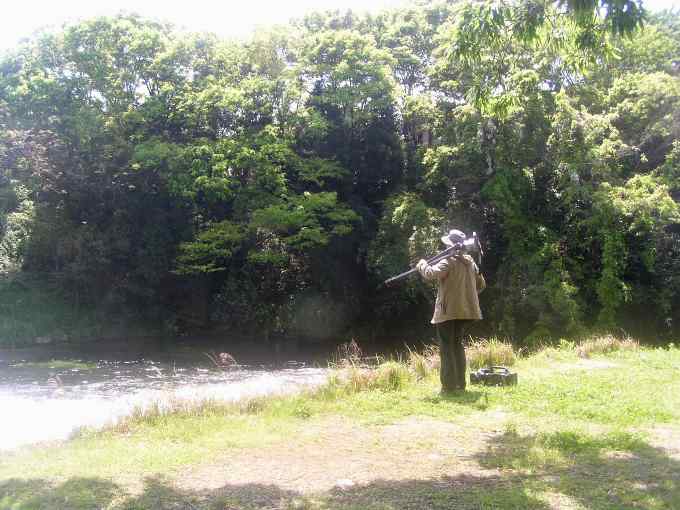 柿田川 岸辺のカメラマン1