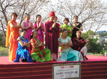 カレー祭り　王様＆ダンサー達