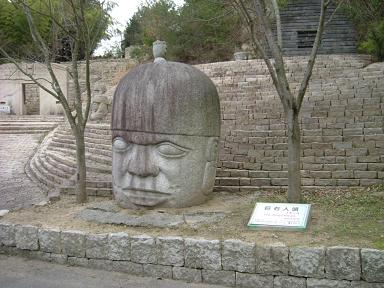 巨大人頭