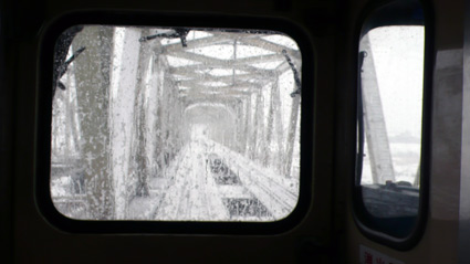 雪の中を走る列車