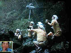 スタッフは命がけで・・がけの上・・