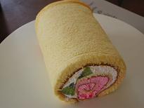 ローズケーキを半分にカット