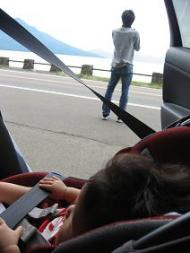 支笏湖を撮影するぽちすけ