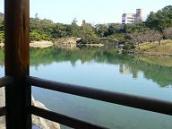 栗林公園_掬月亭から南湖を望む20070221.JPG