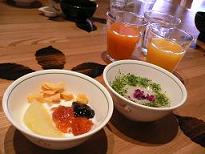 RISONARE＊YY grillの朝食_高原のフルーツジャムと身体にやさしいお粥.JPG