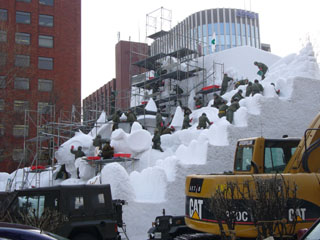 大雪像の制作風景