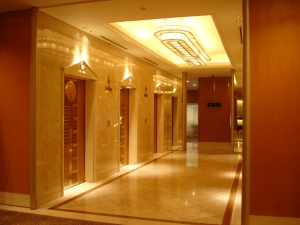 スイスホテルエレベーターホール