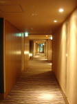 庭のホテル廊下