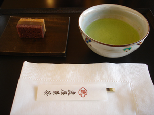 虎屋菓寮（雪紅梅）