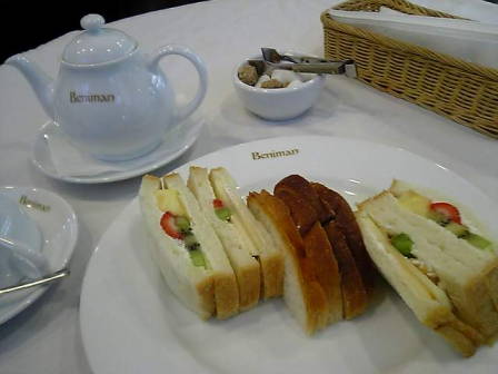 ベニマンフルーツサンド