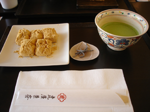 虎屋菓寮（あべ川餅）