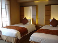 庭のホテルベッド