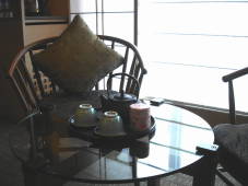 庭のホテルテーブル