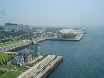 舞子展望プロムナードよりセトレと移情閣