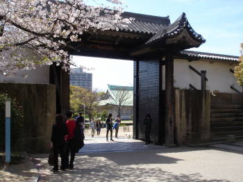 桜門と龍虎石