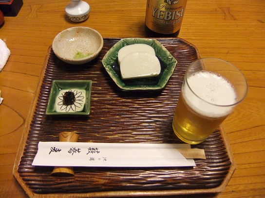 池の端藪蕎麦でビールと板わさ