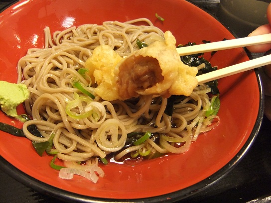 千住2丁目・富士そばの冷し梅天わかめそば2