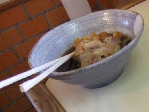 弥生軒６号店＠JR我孫子駅の唐揚(抜き：他の客)