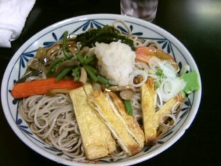 神明2丁目・ゆたかやの冷し山菜そば