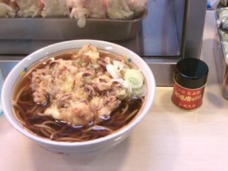 永坂更科布屋太兵衛 新宿地下鉄ビル店の肉天そば