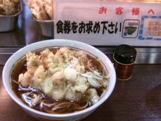 永坂更科布屋太兵衛 新宿地下鉄ビル店の肉天そば