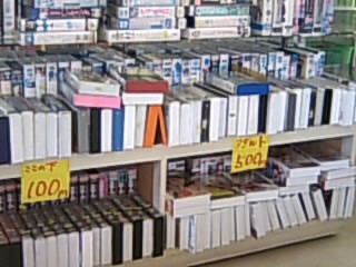 加賀１丁目・めん一の店内(ビデオ販売)