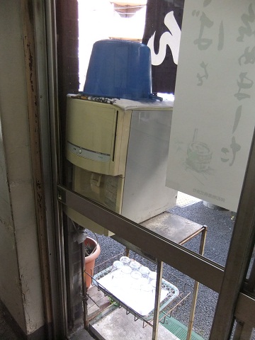 うさぎや@新橋の給水器