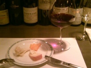 千住２丁目・ヴィノフルートで赤ワインとチーズ