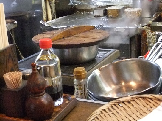 手打ちうどんかみや＠町屋のすきやきそば作成