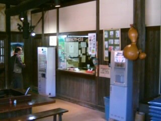 曲屋＠石岡の注文＆受取カウンター