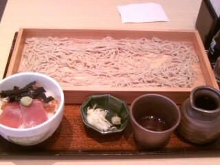 西新井栄町１丁目・大戸屋のミニまぐろ丼と板そばせっと