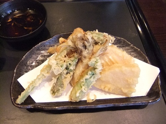 弘道１丁目・とりいの春野菜の天ぷら