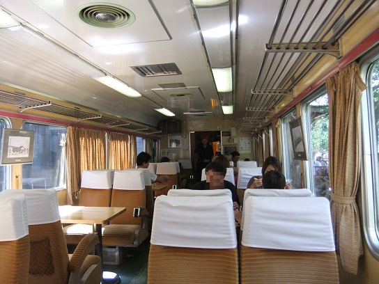 列車のレストラン　清流＠神戸の店内２