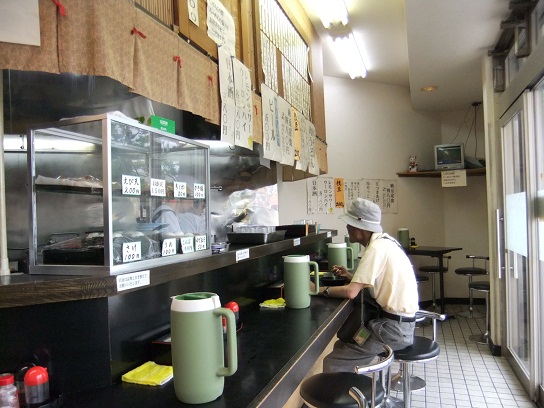 助六そば@谷塚の店内