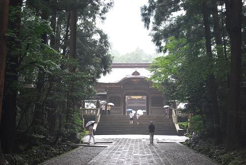 弥彦神社