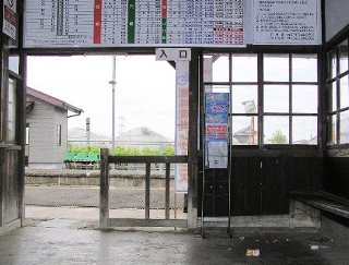 騰波ノ江駅待合室