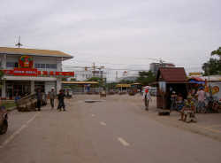 タイ側マーケット前