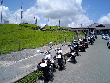 大観峰・バイク多し・・・