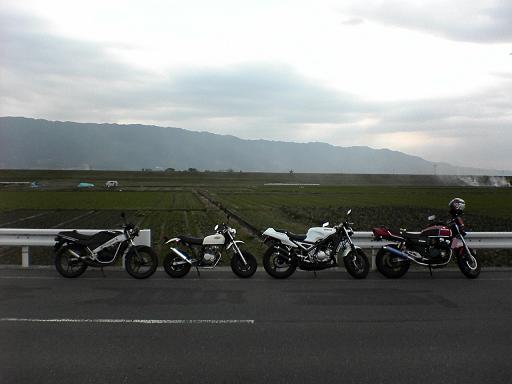 山連水車前で
