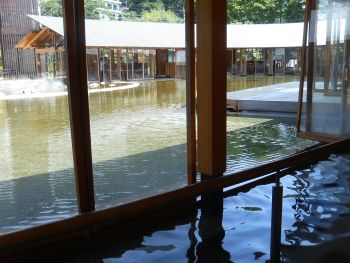 湯っ歩の里　回廊の中心辺り