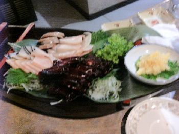 磊茘　ミンク鯨の刺身