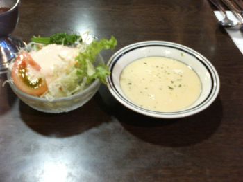 しんめい サラダとコーンポタージュ