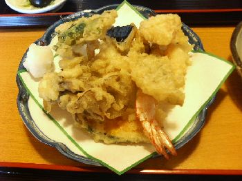 石臼挽き 手打蕎麦 うちだ 天ぷら盛り合わせ