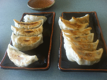 キッチン咲来楽 手包み餃子(大)と焼餃子(小)