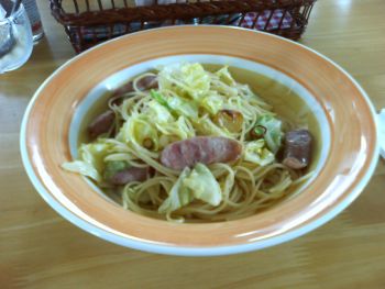 あら挽きソーセージとキャベツのパスタ