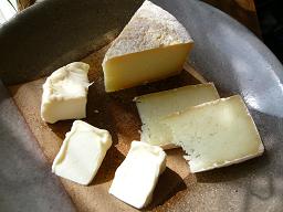 山田農場チーズ工房の山羊チーズと山羊 牛チーズ